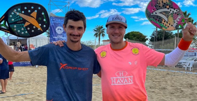 Mundial de Beach Tennis: André Baran e Nikita Burmakin avançam