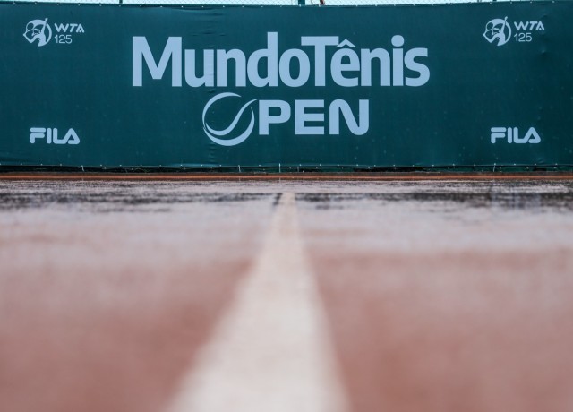 Zverev vence jogo adiado e revê Medvedev ainda nesta 3ª em Roma