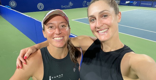 Luisa Stefani/Ingrid Martins para na semi do WTA 1000 de Pequim