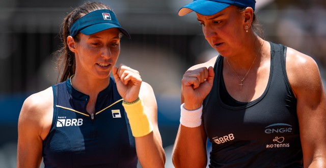 Luisa Stefani e Ingrid Martins na semifinal do Aberto da China