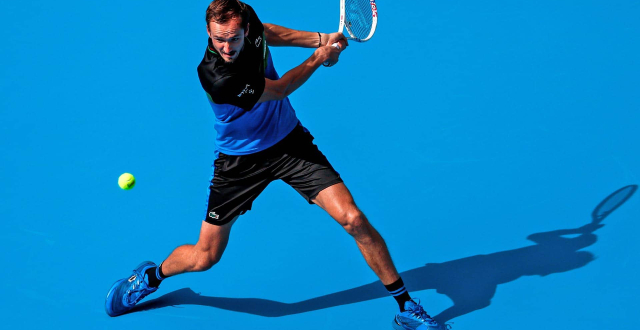 Alcaraz e Medvedev avançam às semifinais do ATP de Pequim - Gazeta  Esportiva - Muito além dos 90 minutos