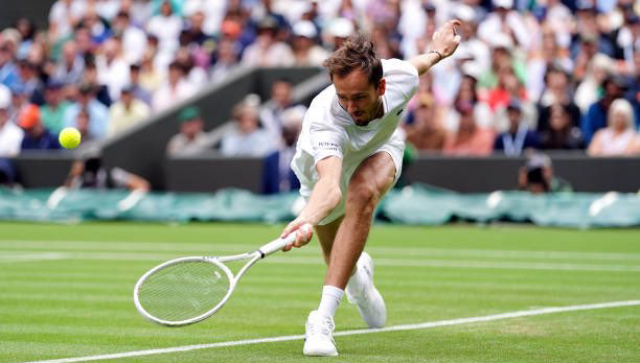 Medvedev vence Tsitsipas e enfrentará Sinner na final do ATP 500 de Viena