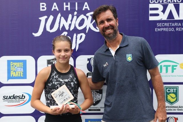 Atleta catarinense e jovem talento de 13 anos vencem na estreia do ADK  Juniors Cup - 14ª Copa Santa Catarina de Tênis - em Itajaí (SC)