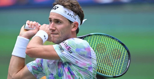 Daniil Medvedev vence Stefanos Tsitsipas e avança a final do ATP 500 de  Vienna 